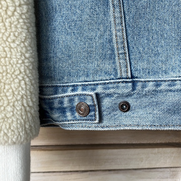 Levi’s Sherpa Denim Jacket XS (NWOT) - Picture 4 of 6